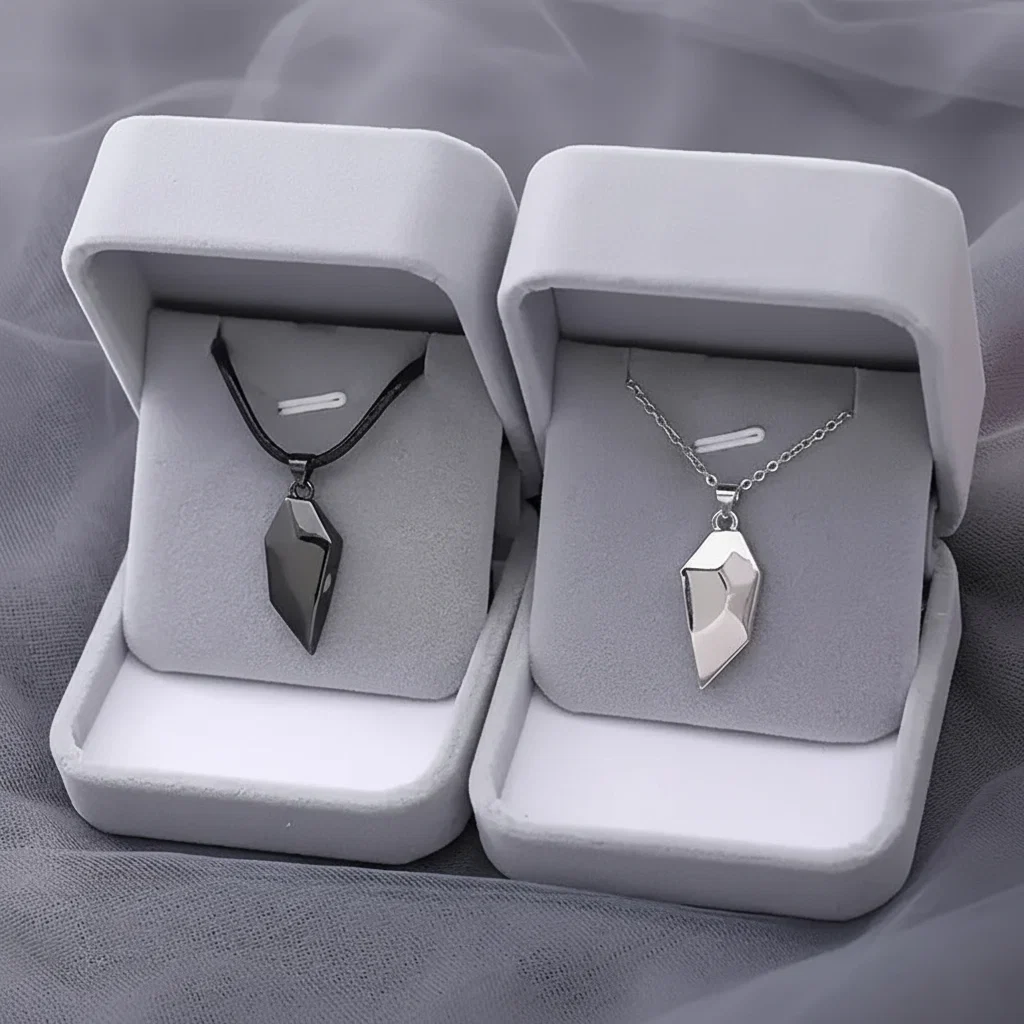 Hartvormige Hanger Ketting Zilveren Gouden Accenten - Image 3